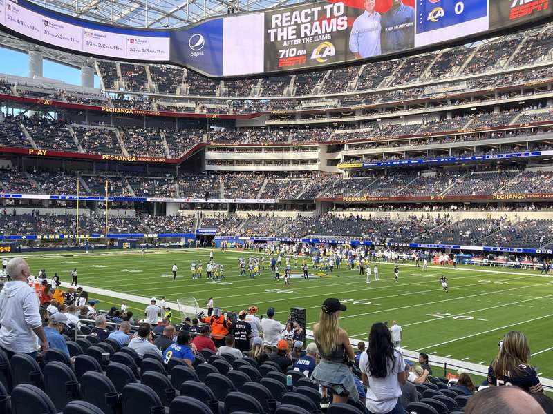 Rams vs Bears pregame, Infinity Screen